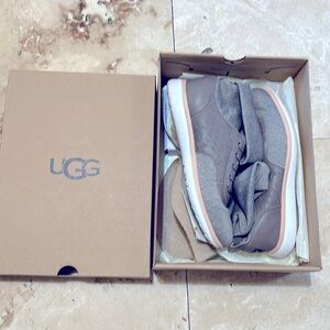 Gently used women Uggs